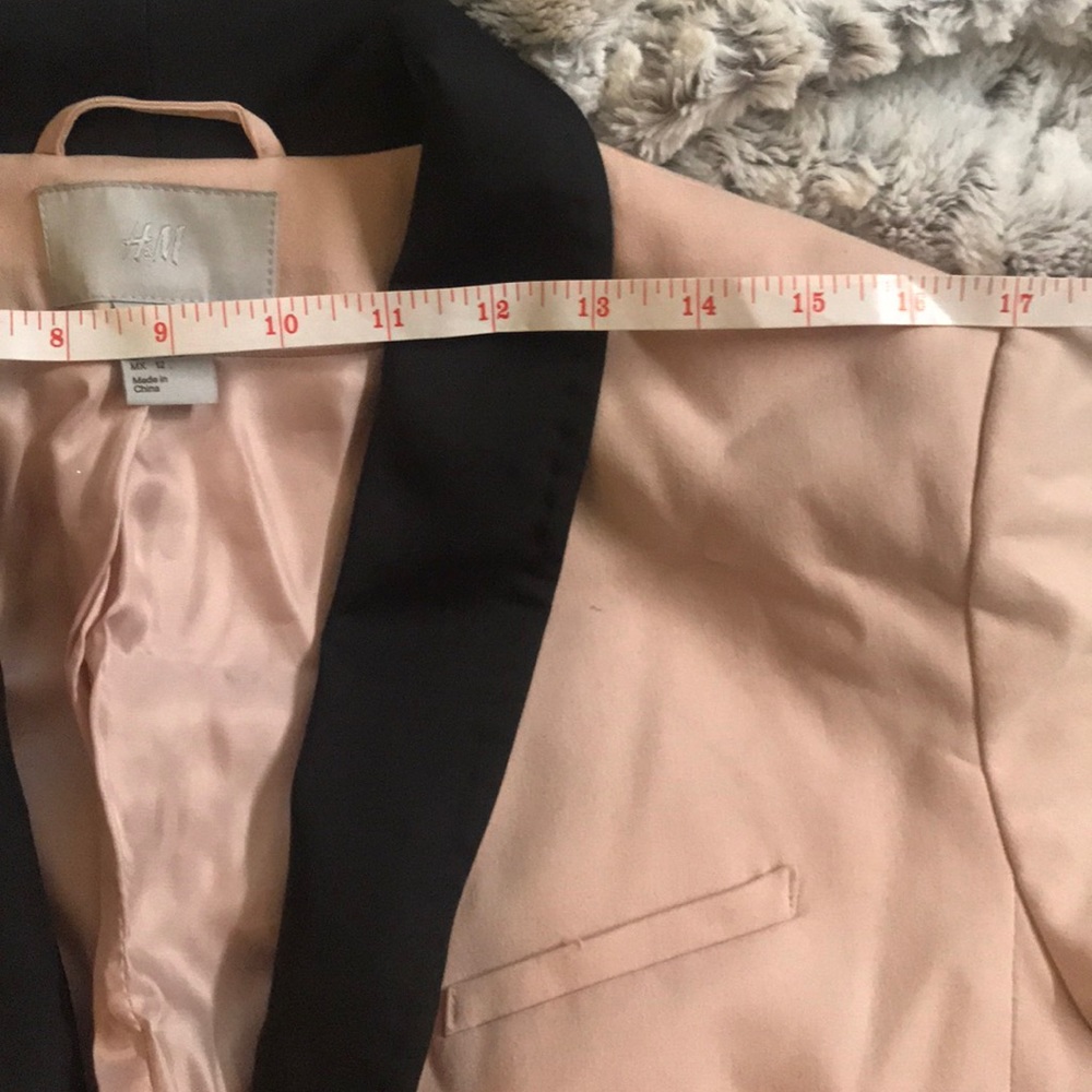 SOLD H&M Baby Pink Blazer - Picture 14 of 15